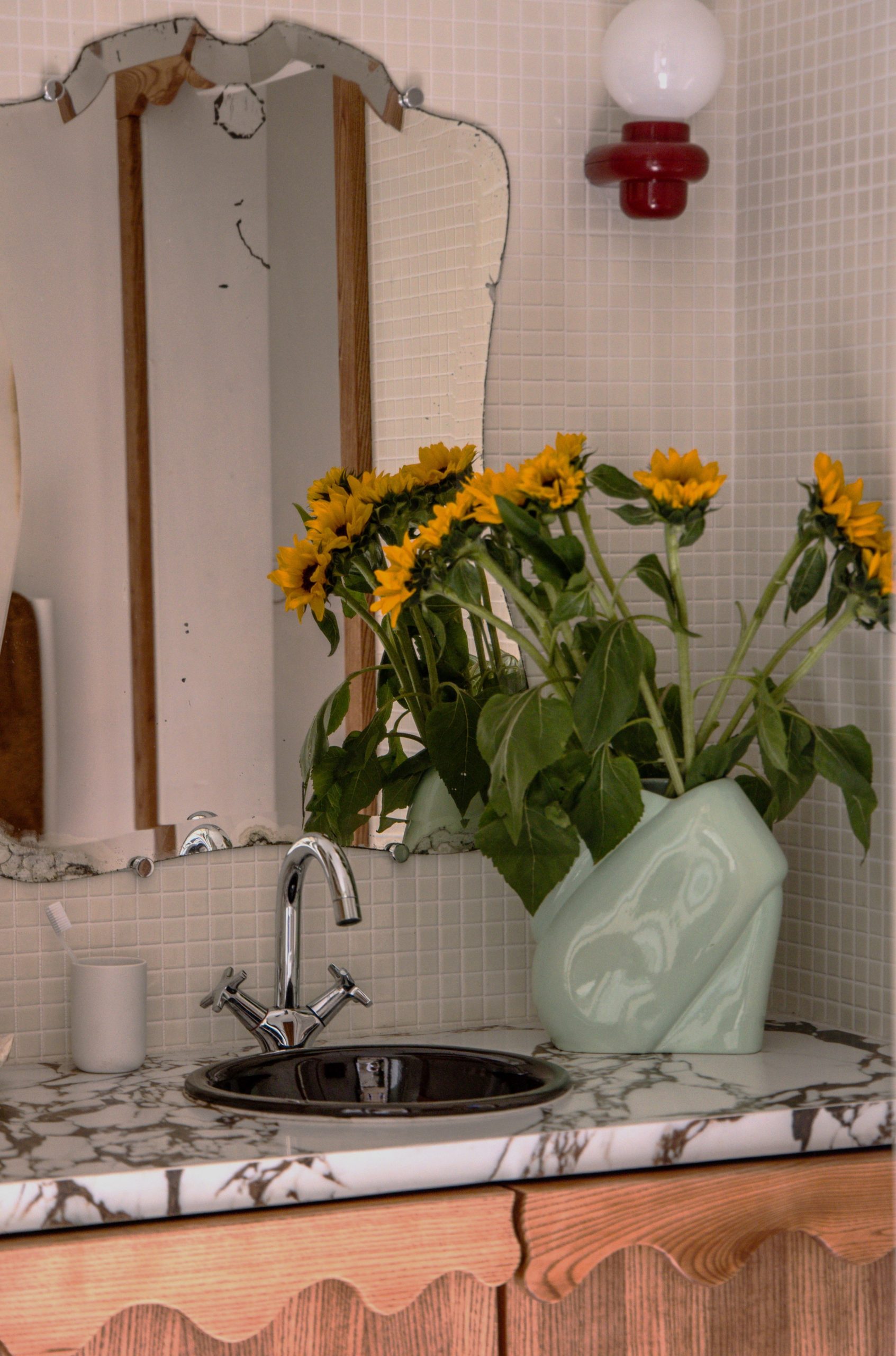 Projet d'architecture d'intérieur et de décoration pour des particuliers à Marseille. Maison rénovée avec goût par l'architecte d'intérieur et décoratrice Margaux Talpaert. Salle de bain parentale décorée et aménagée après des travaux de rénovation de l'appartement.