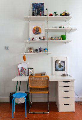 Projet d'architecture d'intérieur et de décoration pour des particuliers à Marseille. Maison de famille rénovée avec goût par l'architecte d'intérieur et décoratrice Margaux Talpaert. Chambre d'enfant décorée et aménagée après des travaux de rénovation de la maison.